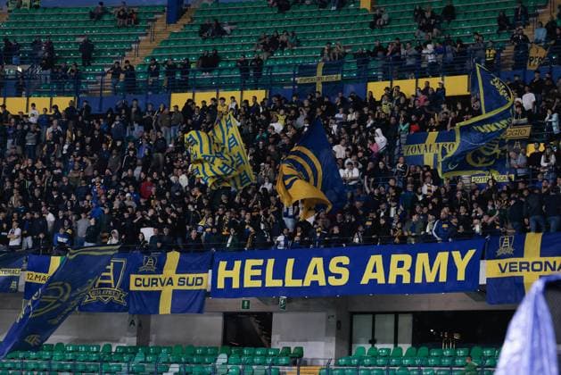 Hellas Verona FC s fans during the Italian Cup round of 16 match between Hellas Verona FC and Venezia FC at the Marcantonio Bentegodi Stadium on 24 September 2025 in Verona, Italy. during Hellas Verona FC vs Venezia FC, Italian football Coppa Italia match in Verona, Italy, September 24 2025  Copyright: xEmanuelexPennacchio IPAxSportx xipa-agency.netx xx IPA_65689012 IPA_Agency_IPA65689012