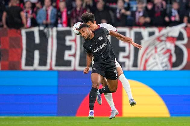 Europa League: FC Midtjylland - SK Sturm Graz FC Midtjylland s Han-Beom Lee and Sturm Graz s Maurice Malone during the Europa League match between FC Midtjylland and SK Sturm Graz at the MCH Arena in Herning on Wednesday, September 24, 2025 , Herning Denmark Copyright: BoxAmstrupx spdk20250924-190538-L