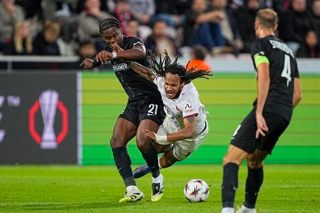 Denmark Europa League: FC Midtjylland - SK Sturm Graz FC Midtjyllands Kevin Mbabu is stopped by Sturm Graz s Tochi Chukwuani and Jon Gorenc Stankovic during the Europa League match between FC Midtjylland and SK Sturm Graz at MCH Arena in Herning on Wednesday, September 24, 2025. (Photo: Bo Amstrup Scanpix 2025) , Herning Denmark Copyright: BoxAmstrupx spdk20250924-192853-L