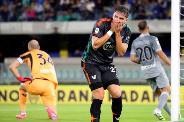 Mattia Compagnon (21 Venezia FC) delusion during the Frecciarossa Italian Cup 2025 2026 soccer match between Hellas Verona and Venezia at Stadio Marcantonio Bentegodi in Verona , North Italy , Wednesday ,September 24, 2025. - Soccer  Copyright: xPaolaxGarbuio Lapressex