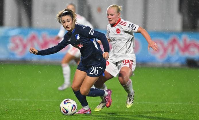 24.09.2025 - Fussball - Saison 2025 2026 - 1. Google Pixel Frauen Bundesliga - 04. Spieltag: TSG Hoffenheim - 1. FC Nürnberg FCN ( Club Clubfrauen ) - Sportfoto Zink - xwoxzix - Janna Grimm (26, TSG Hoffenheim ) Aleigh Gambone (16, 1. FC Nürnberg FCN )