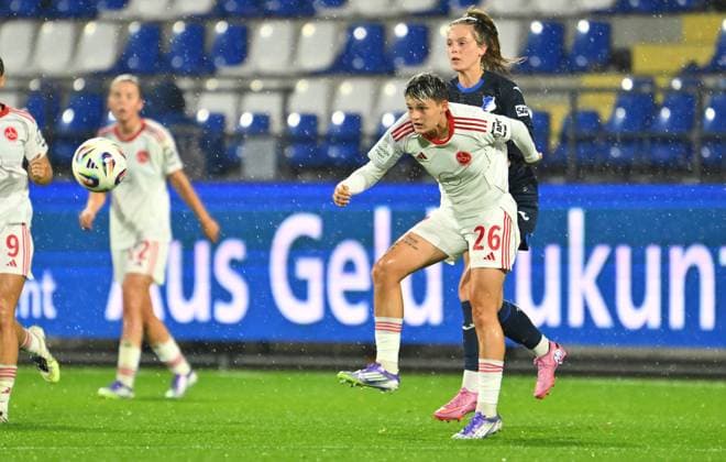 24.09.2025 - Fussball - Saison 2025 2026 - 1. Google Pixel Frauen Bundesliga - 04. Spieltag: TSG Hoffenheim - 1. FC Nürnberg FCN ( Club Clubfrauen ) - Sportfoto Zink - xwoxzix - Aneta Polaskova (26, 1. FC Nürnberg FCN ) vor Valesca Ampoorter (18, TSG Hoffenheim )
