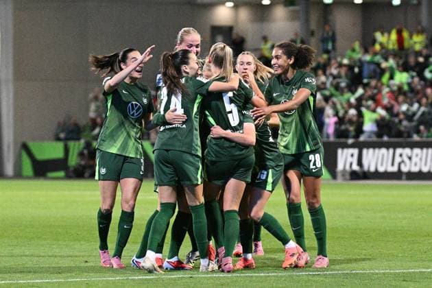 Fußball I Frauen I Saison 2025-2026 I Bundesliga I 4. Spieltag I VfL Wolfsburg - SV Werder Bremen I 24.09.2025 Torjubel VfL Wolfsburg nach dem Tor von Ella Peddemors (5, VfL Wolfsburg) Wolfsburg AOK Stadion Niedersachsen Deutschland Copyright: xLobeca InesxHähnelx
