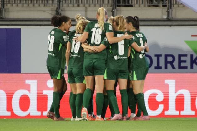 24.09.2025, xgrfx, Fussball Google Pixel Frauen-Bundesliga, VfL Wolfsburg - Werder Bremen v.l. Tor, Ella Peddemors (VfL Wolfsburg) (DFL DFB REGULATIONS PROHIBIT ANY USE OF PHOTOGRAPHS as IMAGE SEQUENCES and or QUASI-VIDEO) Wolfsburg