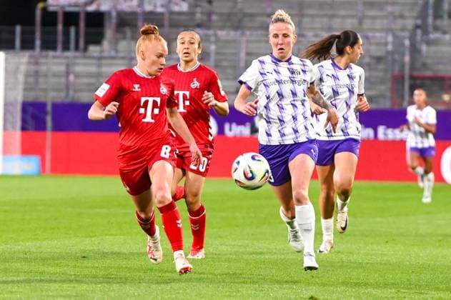 Julia Debitzki Google Pixel Frauen Bundesliga SGS Essen 1. FC Köln 24.09.2025 Julia Debitzki (SGS Essen) google Pixel Frauen Bundesliga, 04. Spieltag, SGS Essen gegen 1. FC Köln am 24. September 2025 im Stadion an der Hafenstraße, Essen.