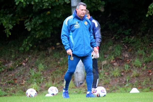 24.09.2025, xmohx, Fussball 3.Liga, 1.FC Saarbrücken - Training v.l. Trainer Alois Schwartz (1.FC Saarbruecken) (DFL DFB REGULATIONS PROHIBIT ANY USE OF PHOTOGRAPHS as IMAGE SEQUENCES and or QUASI-VIDEO) Saarbrücken