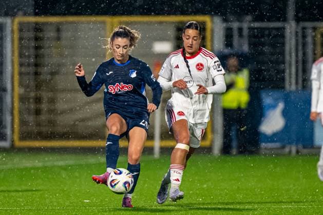 GPFBL: TSG Hoffenheim - 1. FC Nürnberg; 24.09.2025 Janna Grimm (26; TSG) und Selma Licina (17; FCN) kämpfen um den Ball GPFBL: TSG Hoffenheim gegen 1. FC Nürnberg, am 24.09.2025 im Dietmar-Hopp Stadion in Hoffenheim. Copyright: xBEAUTIFULxSPORTS Gelhardtx