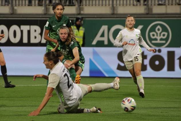 24.09.2025, xgrfx, Fussball Google Pixel Frauen-Bundesliga, VfL Wolfsburg - Werder Bremen v.l. Tor, Janou Levels (VfL Wolfsburg) (DFL DFB REGULATIONS PROHIBIT ANY USE OF PHOTOGRAPHS as IMAGE SEQUENCES and or QUASI-VIDEO) Wolfsburg