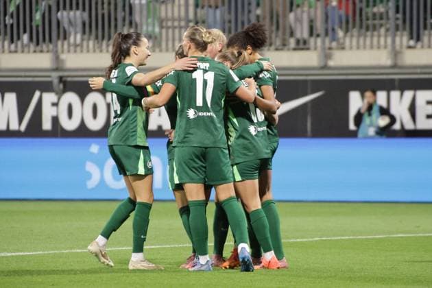 24.09.2025, xgrfx, Fussball Google Pixel Frauen-Bundesliga, VfL Wolfsburg - Werder Bremen v.l. Tor, Janou Levels (VfL Wolfsburg) (DFL DFB REGULATIONS PROHIBIT ANY USE OF PHOTOGRAPHS as IMAGE SEQUENCES and or QUASI-VIDEO) Wolfsburg