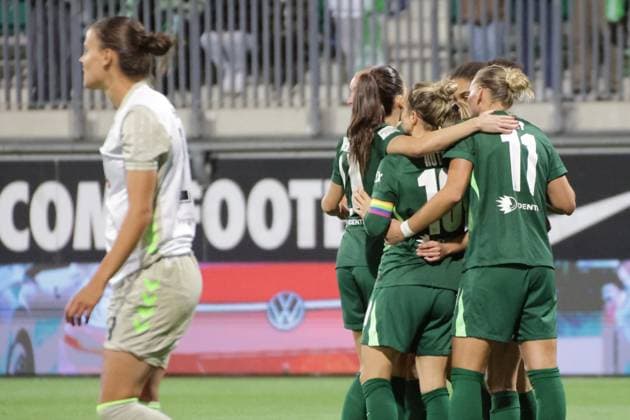24.09.2025, xgrfx, Fussball Google Pixel Frauen-Bundesliga, VfL Wolfsburg - Werder Bremen v.l. Tor, Janou Levels (VfL Wolfsburg) (DFL DFB REGULATIONS PROHIBIT ANY USE OF PHOTOGRAPHS as IMAGE SEQUENCES and or QUASI-VIDEO) Wolfsburg