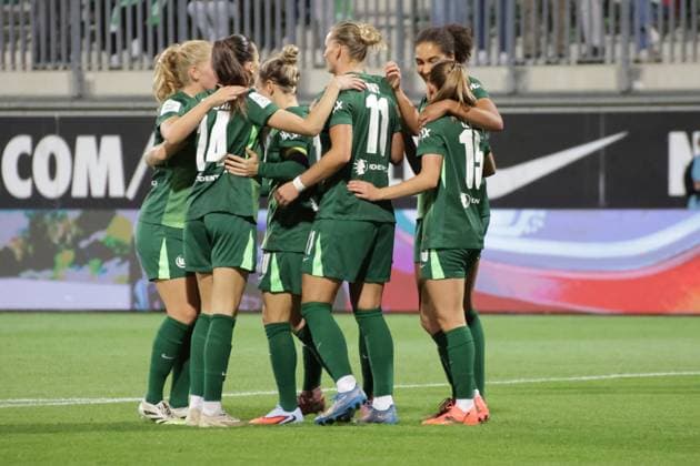 24.09.2025, xgrfx, Fussball Google Pixel Frauen-Bundesliga, VfL Wolfsburg - Werder Bremen v.l. Tor, Janou Levels (VfL Wolfsburg) (DFL DFB REGULATIONS PROHIBIT ANY USE OF PHOTOGRAPHS as IMAGE SEQUENCES and or QUASI-VIDEO) Wolfsburg