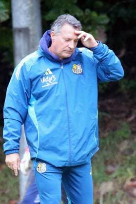 24.09.2025, xmohx, Fussball 3.Liga, 1.FC Saarbrücken - Training v.l. Trainer Alois Schwartz (1.FC Saarbruecken) Enttäuscht, traurig, frustriert (DFL DFB REGULATIONS PROHIBIT ANY USE OF PHOTOGRAPHS as IMAGE SEQUENCES and or QUASI-VIDEO) Saarbrücken