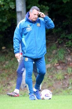 24.09.2025, xmohx, Fussball 3.Liga, 1.FC Saarbrücken - Training v.l. Trainer Alois Schwartz (1.FC Saarbruecken) Enttäuscht, traurig, frustriert (DFL DFB REGULATIONS PROHIBIT ANY USE OF PHOTOGRAPHS as IMAGE SEQUENCES and or QUASI-VIDEO) Saarbrücken