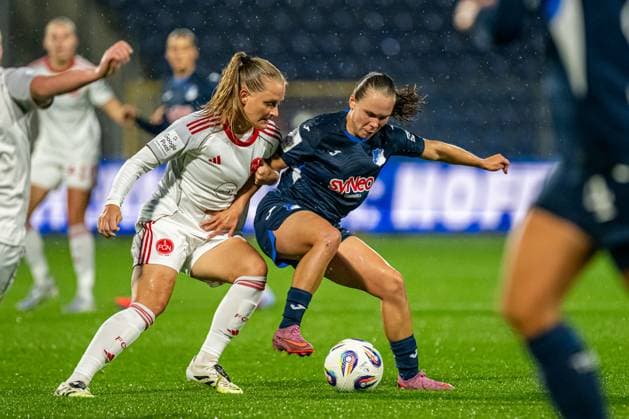 GPFBL: TSG Hoffenheim - 1. FC Nürnberg; 24.09.2025 Marie Steiner (19; TSG) im Zweikampf mit Luisa Guttenberger (4; FCN) um den Ball GPFBL: TSG Hoffenheim gegen 1. FC Nürnberg, am 24.09.2025 im Dietmar-Hopp Stadion in Hoffenheim. Copyright: xBEAUTIFULxSPORTS Gelhardtx
