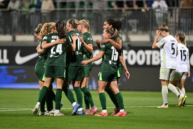 Fußball I Frauen I Saison 2025-2026 I Bundesliga I 4. Spieltag I VfL Wolfsburg - SV Werder Bremen I 24.09.2025 Torjubel Janou Johanna Theodora Levels (15, VfL Wolfsburg) mit der Mannschaft Wolfsburg AOK Stadion Niedersachsen Deutschland Copyright: xLobeca InesxHähnelx