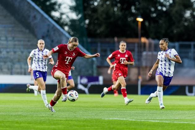 GOOGLE PIXEL Frauen Bundesliga, SGS Essen - 1. FC Köln; 24.09.2025 Carlotta Imping (1. FC Köln, 14) am Ball GOOGLE PIXEL Frauen Bundesliga, SGS Essen - 1. FC Köln, Essen, Stadion an der Hafenstrasse am 24.09.2025 DFB REGULATIONS PROHIBIT ANY USE OF PHOTOGRAPHS AS IMAGE SEQUENCES AND OR QUASI-VIDEO. Copyright: xBEAUTIFULxSPORTS Wunderlx