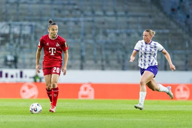 GOOGLE PIXEL Frauen Bundesliga, SGS Essen - 1. FC Köln; 24.09.2025 Sylwia Matysik (1. FC Köln, 20) am Ball GOOGLE PIXEL Frauen Bundesliga, SGS Essen - 1. FC Köln, Essen, Stadion an der Hafenstrasse am 24.09.2025 DFB REGULATIONS PROHIBIT ANY USE OF PHOTOGRAPHS AS IMAGE SEQUENCES AND OR QUASI-VIDEO. Copyright: xBEAUTIFULxSPORTS Wunderlx
