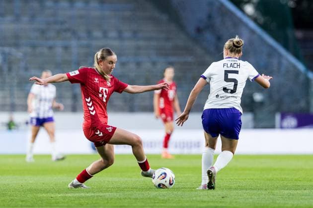 GOOGLE PIXEL Frauen Bundesliga, SGS Essen - 1. FC Köln; 24.09.2025 Zweikampf Carlotta Imping (1. FC Köln, 14), Paula Flach (SGS Essen, 5) GOOGLE PIXEL Frauen Bundesliga, SGS Essen - 1. FC Köln, Essen, Stadion an der Hafenstrasse am 24.09.2025 DFB REGULATIONS PROHIBIT ANY USE OF PHOTOGRAPHS AS IMAGE SEQUENCES AND OR QUASI-VIDEO. Copyright: xBEAUTIFULxSPORTS Wunderlx