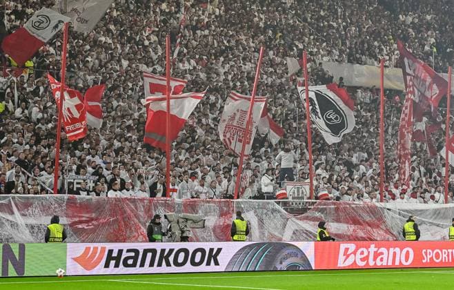 SC Fans vor Beginn des Spiels. GER, SC Freiburg - FC Basel, Fussball, Europa League, 1. Spieltag, Saison 2025 2026, 24.09.2025 GER, SC Freiburg - FC Basel, Fussball, Europa League, 1. Spieltag, Saison 2025 2026, 24.09.2025 Freiburg Copyright: xEibner-Pressefoto ThomasxHessx EP_THS