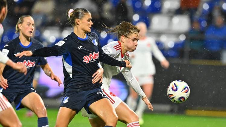 24.09.2025 - Fussball - Saison 2025 2026 - 1. Google Pixel Frauen Bundesliga - 04. Spieltag: TSG Hoffenheim - 1. FC Nürnberg FCN ( Club Clubfrauen ) - Sportfoto Zink - xwoxzix - Selina Cerci (29, TSG Hoffenheim ) Beatrix Fördös Foerdoes (27, 1. FC Nürnberg FCN )