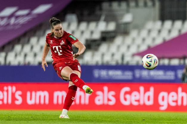 GOOGLE PIXEL Frauen Bundesliga, SGS Essen - 1. FC Köln; 24.09.2025 Adriana Achcinska (1. FC Köln, 9) schießt GOOGLE PIXEL Frauen Bundesliga, SGS Essen - 1. FC Köln, Essen, Stadion an der Hafenstrasse am 24.09.2025 DFB REGULATIONS PROHIBIT ANY USE OF PHOTOGRAPHS AS IMAGE SEQUENCES AND OR QUASI-VIDEO. Copyright: xBEAUTIFULxSPORTS Wunderlx