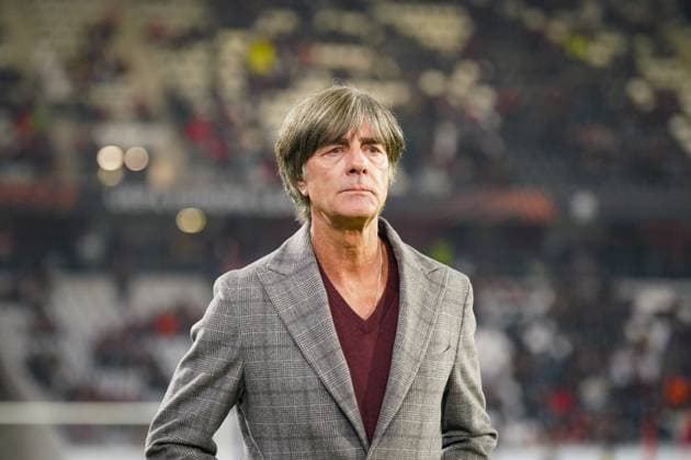 Fussball: UEFA Europa League 2025 26, 1. Spieltag - SC Freiburg vs FC Basel - Europa-Park-Stadion (Freiburg): Joachim Jogi Löw, ehemaliger Bundestrainer, Ex-Coach der deutschen Fußballnationalmannschaft, Weltmeister 2014, DFB, Fußball-Ikone, Trainerlegende. Copyright: xJOERANxSTEINSIEKx