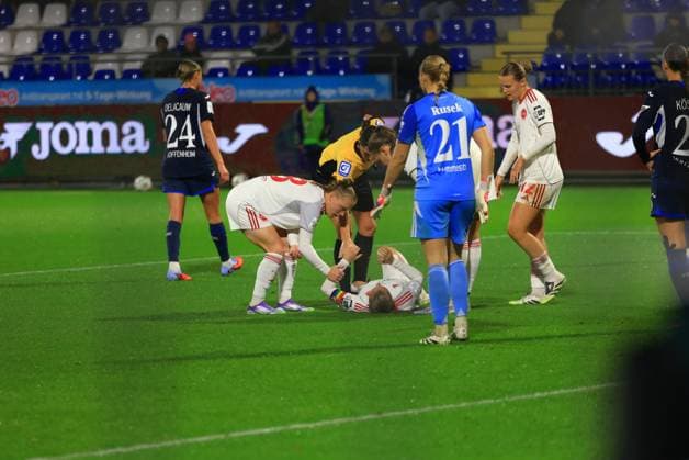 RECORD DATE NOT STATED Amelie Thöle (12; FCN) und Franziska Mai (18; FCN) kümmern sich um eine verletzte Spielerin auf dem Feld GPFBL: TSG Hoffenheim gegen 1. FC Nürnberg, am 24.09.2025 im Dietmar-Hopp Stadion in Hoffenheim. GPFBL: TSG Hoffenheim - 1. FC Nürnberg; 24.09.2025 Copyright: xMaxxMesterx
