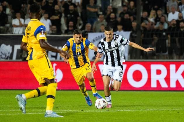 PAOK v Maccabi Tel Aviv - UEFA Europa League THESSALONIKI, GREECE - SEPTEMBER 24: PAOK’s Giannis Konstantelias and Maccabi’s Kristian Belic in action during the football match between PAOK and Maccabi Tel Aviv on the 1st day of the 1st round of the League Phase of the Europa League at Toumba Stadium in Thessaloniki, Greece on September 24, 2025. Konstantinos Tsakalidis Anadolu Thessaloniki Greece. Editorial use only. Please get in touch for any other usage.  Copyright: x2025xAnadoluxKonstantinosxTsakalidisx