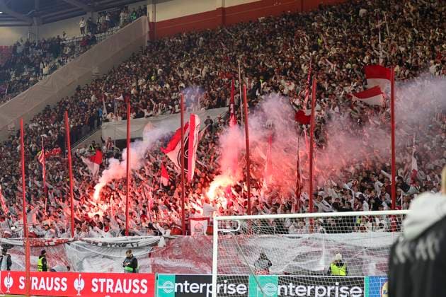 Fans SC Freiburg vor Spielbeginn , Deutschland, Fussball, UEFA Europa League, 1. Spieltag, 2025 2026, SC Freiburg vs. FC Basel, 24.09.2025, Stadion am Wolfswinkel, Freiburg im Breisgau, Deutschland Freiburg im Breisgau Stadion am Wolfswinkel Baden-Württemberg Deutschland Copyright: xGrantxHubbsx