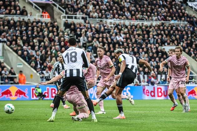 Carabao Cup Round 3 Newcastle United v Bradford City Joelinton of Newcastle Untied scores to make it 1-0 during the Carabao Cup Round 3 match Newcastle United vs Bradford City at St. James s Park, Newcastle, United Kingdom, 24th September 2025 (Photo by Alfie Cosgrove News Images) Newcastle St. James s Park Tyne and Wear United Kingdom Copyright: xAlfiexCosgrove NewsxImagesx
