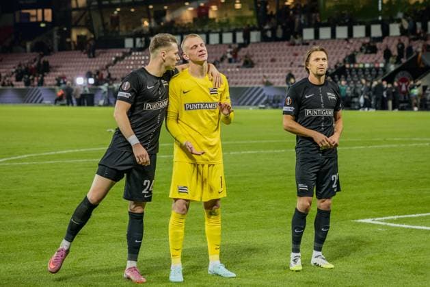 SOCCER - UEFA EL, Midtjylland vs Sturm HERNING,DENMARK,24.SEP.25 - SOCCER - UEFA Europa League, FC Midtjylland vs SK Sturm Graz. Image shows Dimitri Lavalee, Oliver Christensen (Sturm) and Stefan Hierlaender (Sturm).  GEPAxpictures xMatthiasxTrinkl