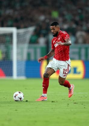 Douglas Luiz of Nottingham Forest on the ball Real Betis v Nottingham Forest, UEFA Europa League, Football, Villamarin Stadium, Seville, Spain - 24 Sep 2025Seville Villamarin Stadium Spain EDITORIAL USE ONLY No use with unauthorised audio, video, data, fixture lists, club league logos or live services. Online in-match use limited to 120 images, no video emulation. No use in betting, games or single club league player publications. Copyright: xAntonioxPozo Shutterstockx 15498594i