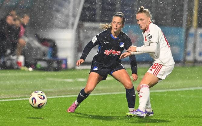 24.09.2025 - Fussball - Saison 2025 2026 - 1. Google Pixel Frauen Bundesliga - 04. Spieltag: TSG Hoffenheim - 1. FC Nürnberg FCN ( Club Clubfrauen ) - Sportfoto Zink - xwoxzix - Valesca Ampoorter (18, TSG Hoffenheim ) Franziska Mai (18, 1. FC Nürnberg FCN )