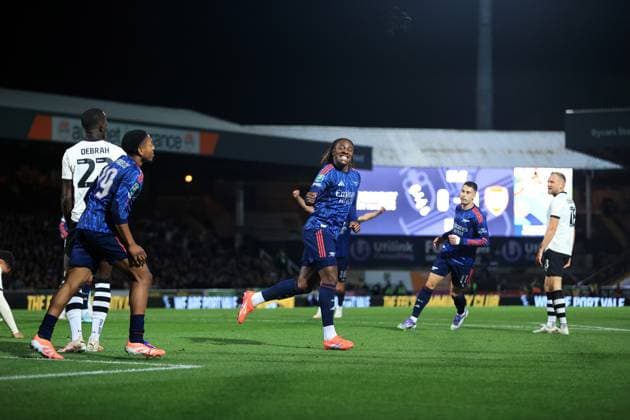 Football - Carabao Cup - 3rd Round - Port Vale v Arsenal 24th September 2025 - Carabao Cup - 3rd Round - Port Vale v Arsenal - Eberechi Eze of Arsenal celebrates after scoring their 1st goal - Photo: Simon Stacpoole Offside. Burslem UK Copyright: xSimonxStacpoolexOffside
