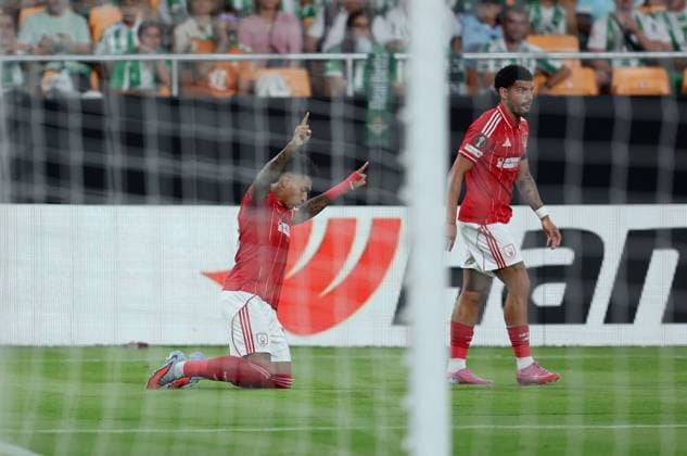 Igor Jesus of Nottingham Forest celebrates scoring a goal to make it 1-1 with Morgan Gibbs-White of Nottingham Forest Real Betis v Nottingham Forest, UEFA Europa League, Football, Villamarin Stadium, Seville, Spain - 24 Sep 2025Seville Villamarin Stadium Spain EDITORIAL USE ONLY No use with unauthorised audio, video, data, fixture lists, club league logos or live services. Online in-match use limited to 120 images, no video emulation. No use in betting, games or single club league player publications. Copyright: xAntonioxPozo Shutterstockx 15498594k
