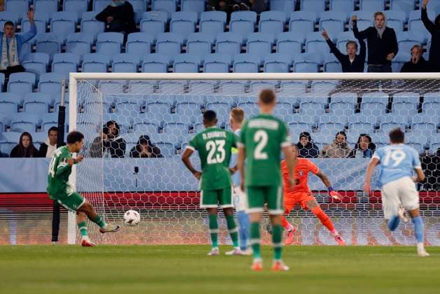MALMÖ, SWEDEN 20250924 LudogoretÂ s Petar StaniÄ‡ scores 0-1 on penalty shot during the Europa League football match between Malmö FF and PFK Ludogorets Razgrad at New Malmö Stadium (Eleda Stadion) in Malmö, Sweden September 25, 2025. MALMÖ SWEDEN x10600x