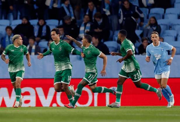 MALMÖ, SWEDEN 20250924 Ludogorets players celebrate after 0-1 on a penelty shot by Petar StaniÄ‡ during the Europa League football match between Malmö FF and PFK Ludogorets Razgrad at New Malmö Stadium (Eleda Stadion)in Malmö, Sweden September 25, 2025. MALMÖ SWEDEN x10600x