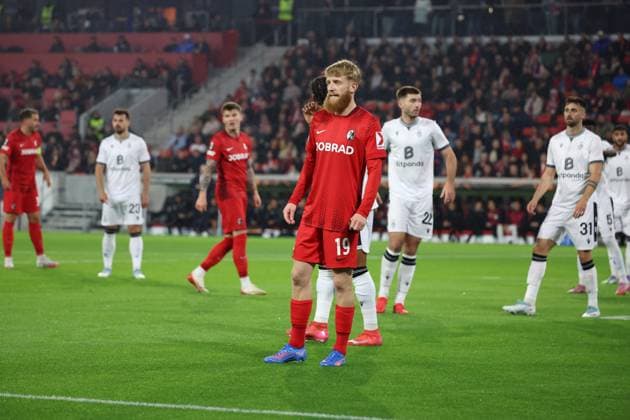24.09.2025, xrekx, Fussball UEFA Europa League, SC Freiburg - FC Basel v.l. Niklas Beste (SC Freiburg) (DFL DFB REGULATIONS PROHIBIT ANY USE OF PHOTOGRAPHS as IMAGE SEQUENCES and or QUASI-VIDEO) Freiburg