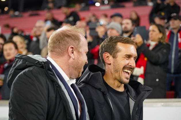 Fussball: UEFA Europa League 2025 26, 1. Spieltag - SC Freiburg vs FC Basel - Europa-Park-Stadion (Freiburg): Ludovic Magnin (Trainer, FC Basel) und Julian Schuster (SC Freiburg, Trainer) Freiburg im Breisgau Baden-Württemberg Deutschland Copyright: xJOERANxSTEINSIEKx
