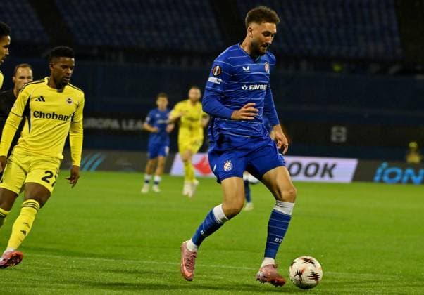 Zagreb, Croatia, September 24th 2025, Dion Beljo of Dinamo (R) in action during the UEFA Europa League, League phase Matchday 1, match between Dinamo Zagreb (Croatia) and Fenerbahce (Turkey) at Stadium Maksimir, Zagreb, Croatia.(Photo by Igor Kupljenik Sports Press Photo)  Copyright: xIgorxKupljenikx xSPPx Sportspressphoto_SPR31289