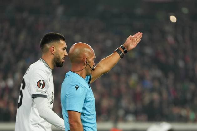 UEFA Europa League: SC Freiburg vs FC Basel, 24.09.2025 Luis Miguel Branco Godinho (Schiedsrichter) UEFA Europa League: SC Freiburg vs FC Basel, Europa-Park-Stadion, 24.09.2025 Copyright: xBEAUTIFULxSPORTS Boscox