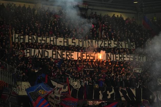 UEFA Europa League: SC Freiburg vs FC Basel, 24.09.2025 Basler Fanblock mit einem Banner UEFA Europa League: SC Freiburg vs FC Basel, Europa-Park-Stadion, 24.09.2025 Copyright: xBEAUTIFULxSPORTS Boscox