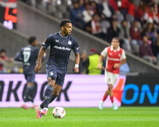 September 24, 2025, Braga, Braga, Portugal: GIJS SMAL from Feyenoord seen on action during the UEFA Europe League 2025 26 match between SC Braga and Feyenoord, on September 24, 2025 at Estadio Municipal de Braga, Braga, Portugal Braga Portugal - ZUMAl192 20250924_zsp_l192_008 Copyright: xMiguelxLemosx