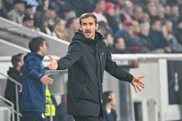 Julian Schuster (SC Freiburg, Trainer) mit Emotion. GER, SC Freiburg - FC Basel, Fussball, Europa League, 1. Spieltag, Saison 2025 2026, 24.09.2025 GER, SC Freiburg - FC Basel, Fussball, Europa League, 1. Spieltag, Saison 2025 2026, 24.09.2025 Freiburg Copyright: xEibner-Pressefoto ThomasxHessx EP_THS