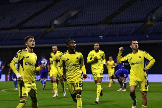 Zagreb, Croatia, September 24th 2025, Fenerbahce celebrate score during the UEFA Europa League, League phase Matchday 1, match between Dinamo Zagreb (Croatia) and Fenerbahce (Turkey) at Stadium Maksimir, Zagreb, Croatia.(Photo by Natasa Kupljenik Sports Press Photo)  Copyright: xNatasaxKupljenikx xSPPx Sportspressphoto_SPR31295