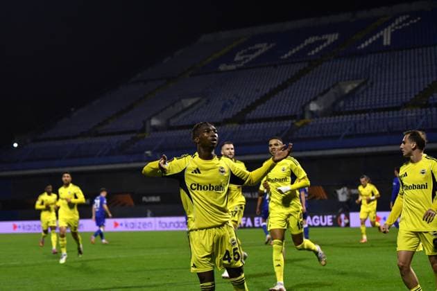 Zagreb, Croatia, September 24th 2025, Fenerbahce celebrate score during the UEFA Europa League, League phase Matchday 1, match between Dinamo Zagreb (Croatia) and Fenerbahce (Turkey) at Stadium Maksimir, Zagreb, Croatia.(Photo by Natasa Kupljenik Sports Press Photo)  Copyright: xNatasaxKupljenikx xSPPx Sportspressphoto_SPR31298