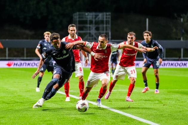UEFA Europa League: S.C. Braga v Feyenoord Braga - Goncalo Borges of Feyenoord and Leonardo Lelo of SC Braga during the first match of the UEFA Europa League 2025 2026. The match is set between S.C. Braga and Feyenoord at Estadio Municipal de Braga on 24 September 2025 in Braga, Portugal. Copyright: xTomxBodex
