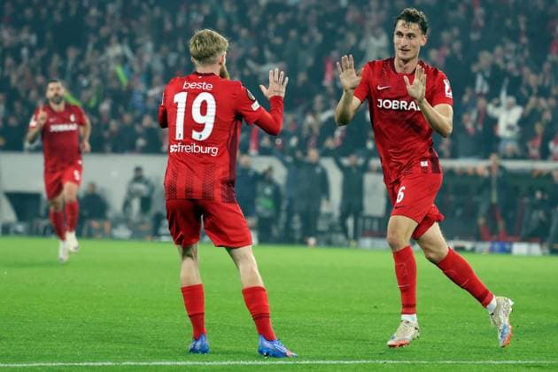 24.09.2025, xrekx, Fussball UEFA Europa League, SC Freiburg - FC Basel v.l. Torjubel nach dem Tor zum celebrating the goal celebrate 1:0 durch Patrick Osterhage (SC Freiburg) mit Niklas Beste (SC Freiburg) (DFL DFB REGULATIONS PROHIBIT ANY USE OF PHOTOGRAPHS as IMAGE SEQUENCES and or QUASI-VIDEO) Freiburg