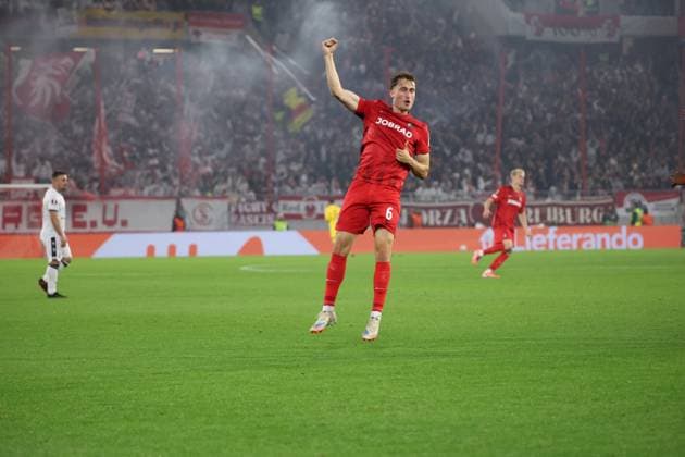 24.09.2025, xrekx, Fussball UEFA Europa League, SC Freiburg - FC Basel v.l. Torjubel nach dem Tor zum celebrating the goal celebrate 1:0 durch Patrick Osterhage (SC Freiburg) (DFL DFB REGULATIONS PROHIBIT ANY USE OF PHOTOGRAPHS as IMAGE SEQUENCES and or QUASI-VIDEO) Freiburg