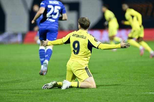 Dinamo Zagreb v Fenerbahce - UEFA Europa League ZAGREB, CROATIA - SEPTEMBER 24: Kerem Akturkuglu (9) of Fenerbahce in action during the UEFA Europa League week 1 match between Dinamo Zagreb and Fenerbahce at Maksimir Stadium in Zagreb, Croatia, on September 24, 2025. Elif Ozturk Anadolu Zagreb Croatia. Editorial use only. Please get in touch for any other usage.  Copyright: x2025xAnadoluxElifxOzturkx